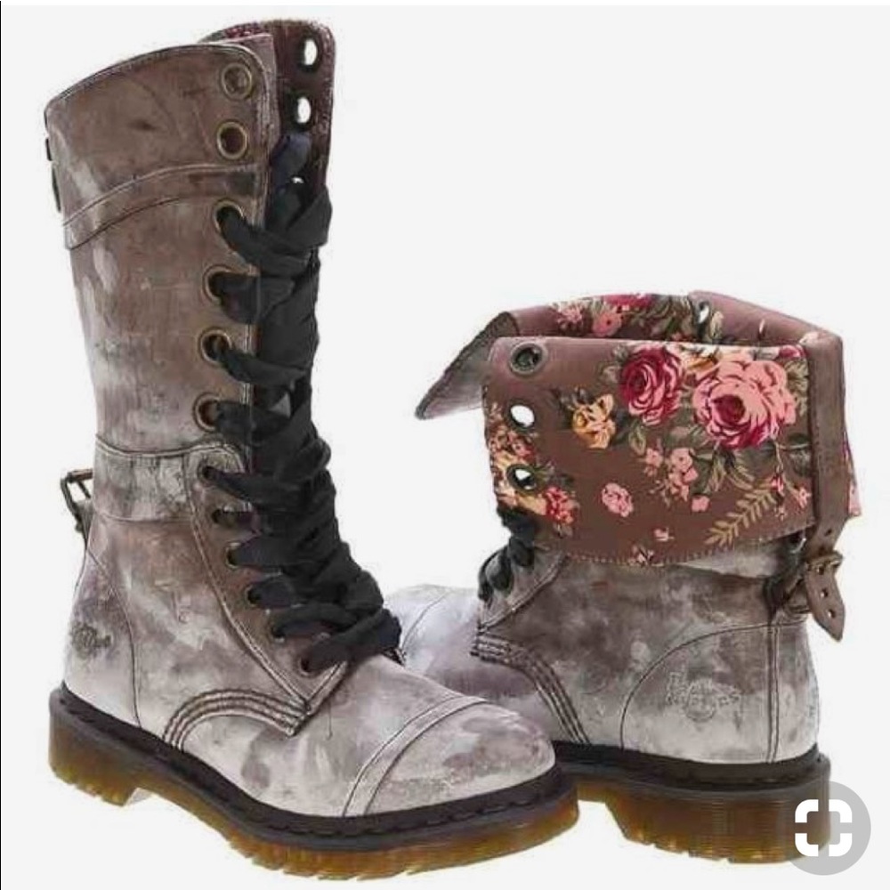 NWOT Dr. Marten Triumph 1914 Combat Lace-Up boots